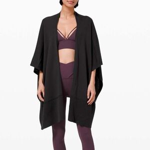Lululemon Key to Warmth wrap poncho. 🖤